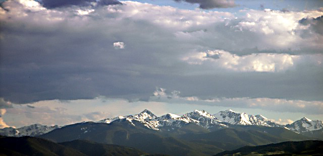 spanish_peaks_closeup.jpg