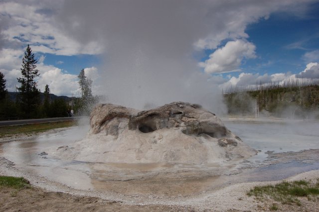 Grotto Geyser2.jpg