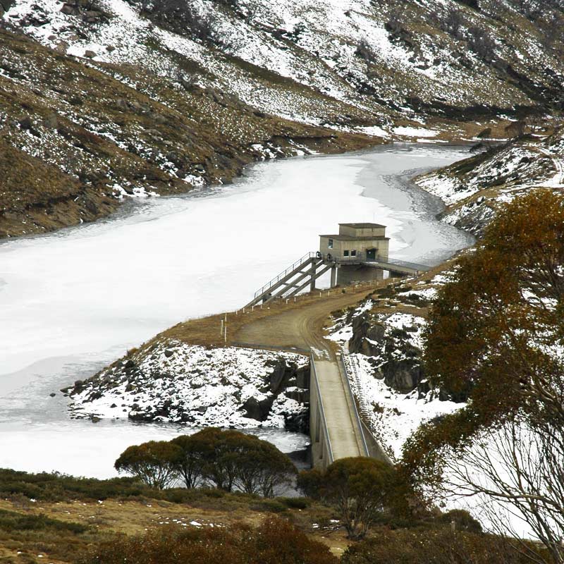 guthega-lake.jpg