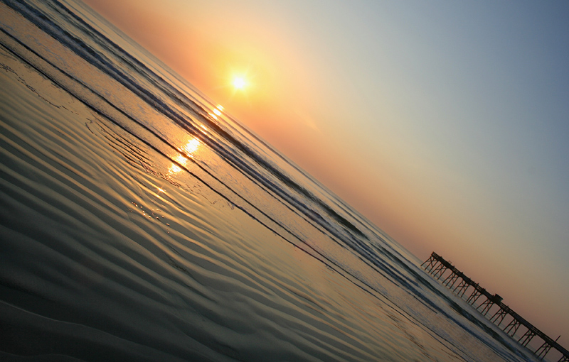 Tilted Horizon Pier