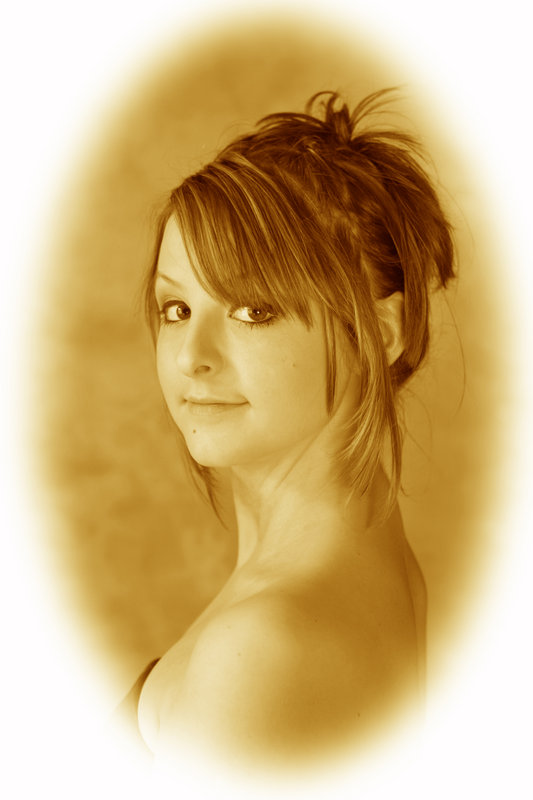  Laura.