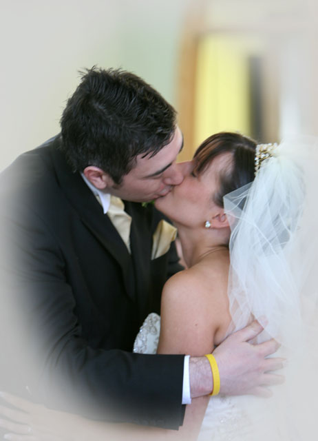 Wedding-Kiss