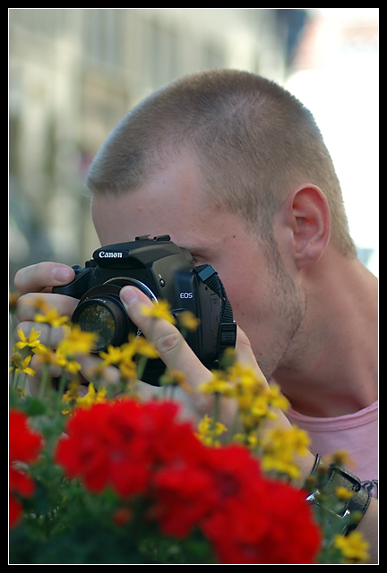 LowOnEnergy with his lens-baby