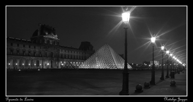 Pyramide du Louvre, Paris