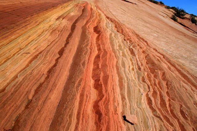 Color Waves on Sand Stone