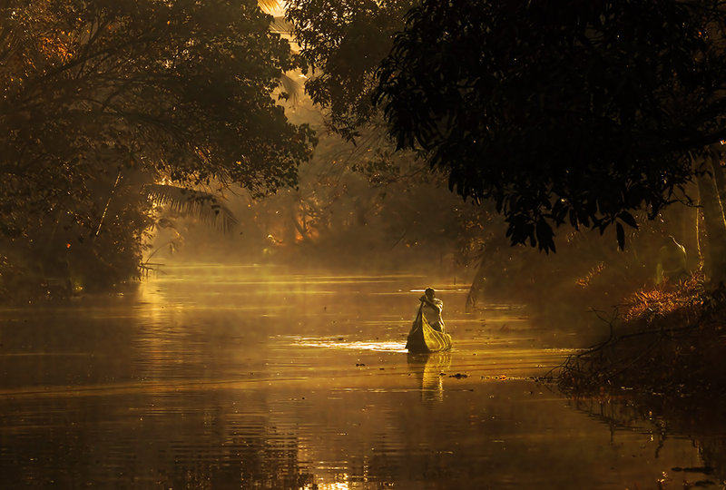 backwaters canoe II.jpg