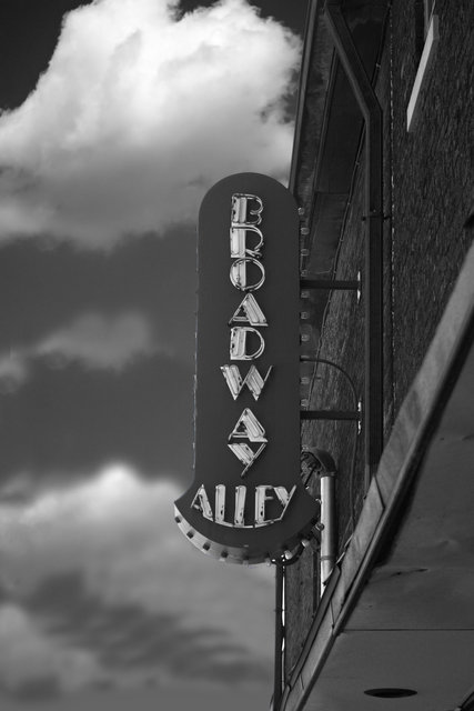Broadway Alley