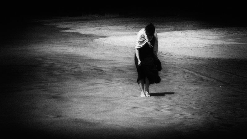 woman by the sea (2)
