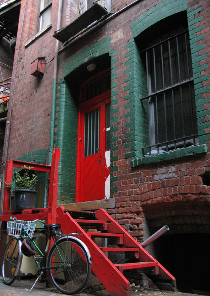 alley home