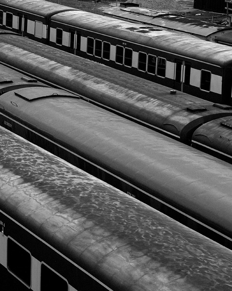 diagonal lines on trains