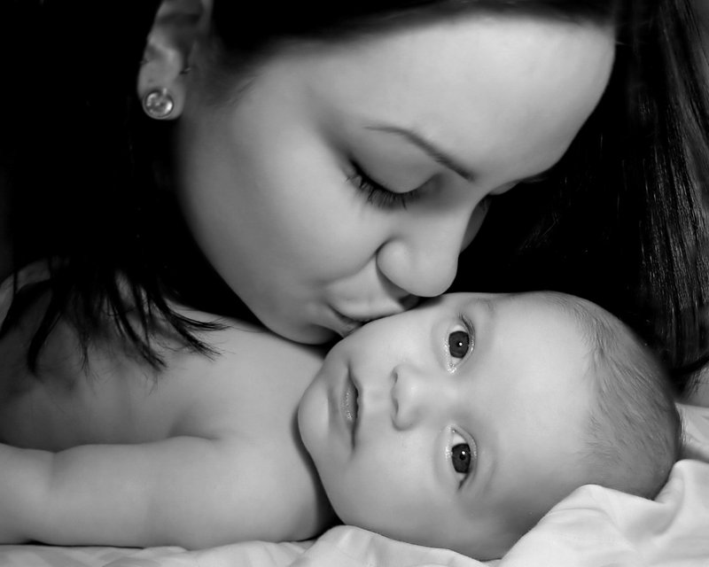 Joaquin and Mommy: Kiss