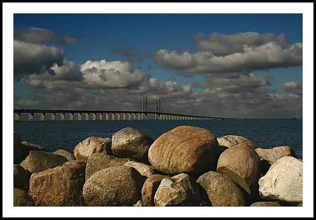 A bridge between two countries