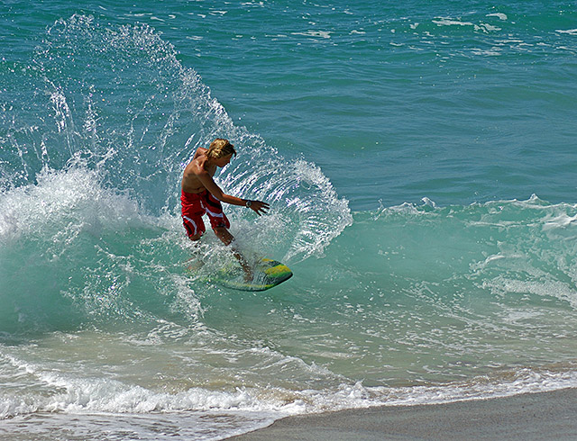 Skimboard Surfing
