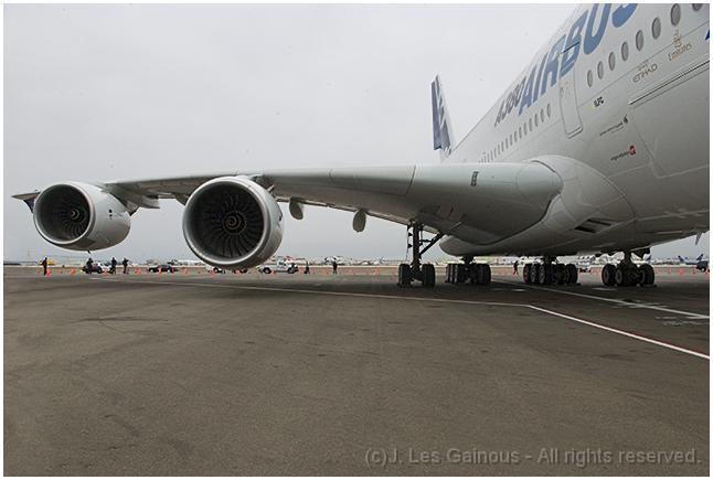 Airbus A380 - Front View, Right Wing