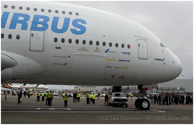 Airbus A380 View of Right Side, Front