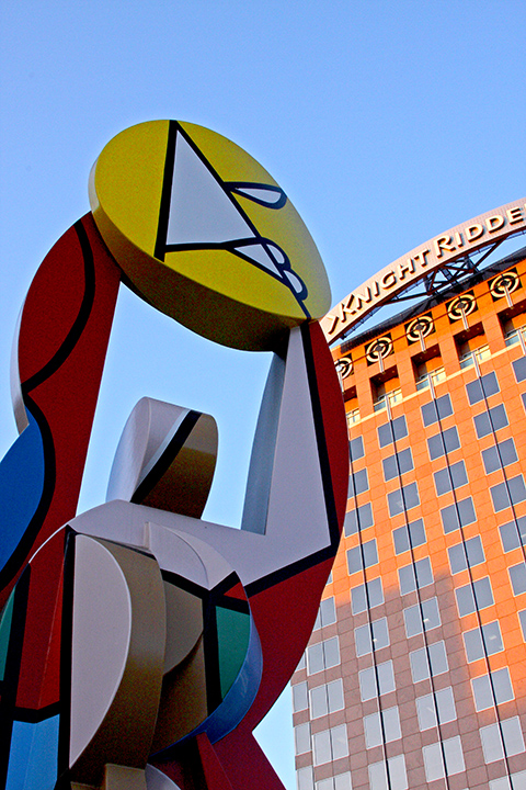 Statue and Knight Ridder Building