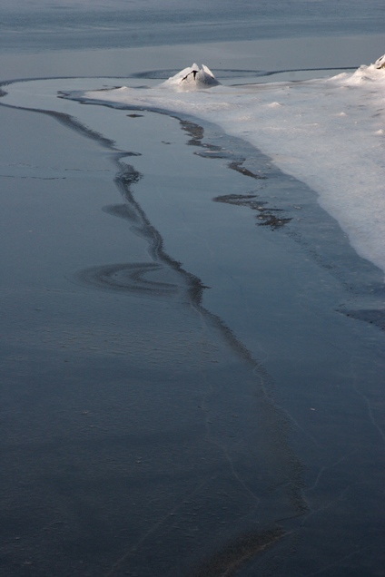 Ice stream breakthrough