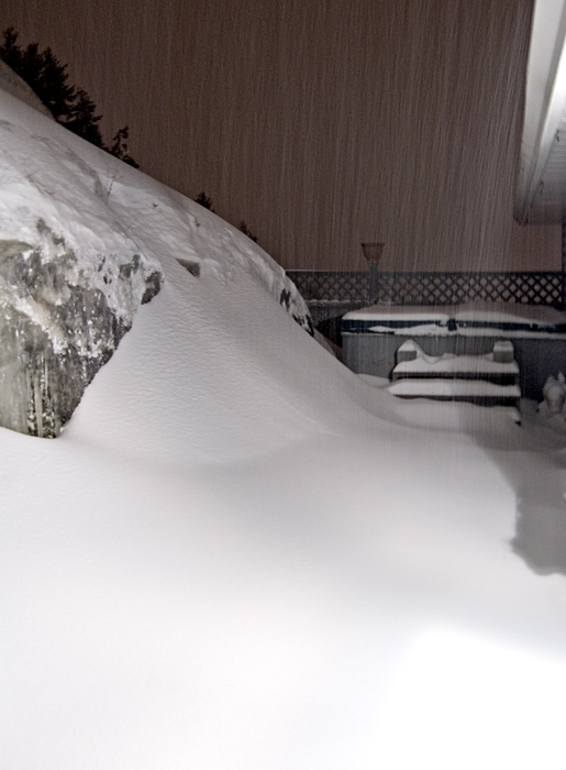 snow-hot-tub.jpg