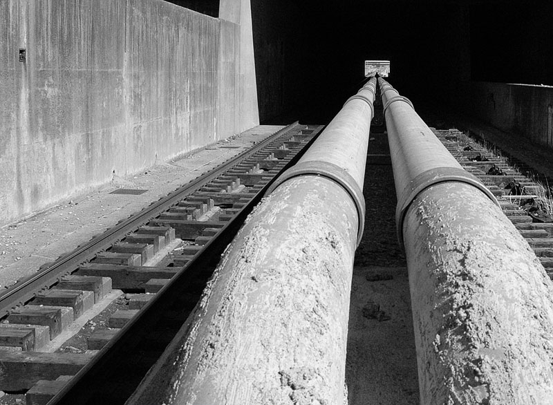 2 Tubes in B/W