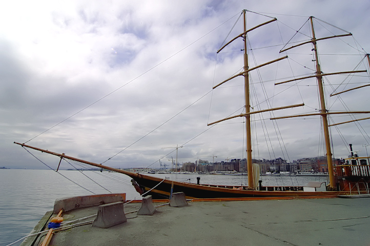 DSC_0009-(2)-tallmastboat.jpg