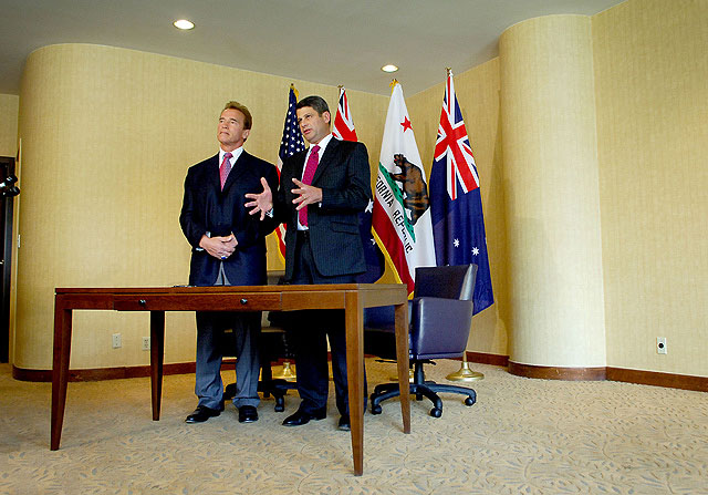 GOVERNOR-BRACS-040507-007.jpg