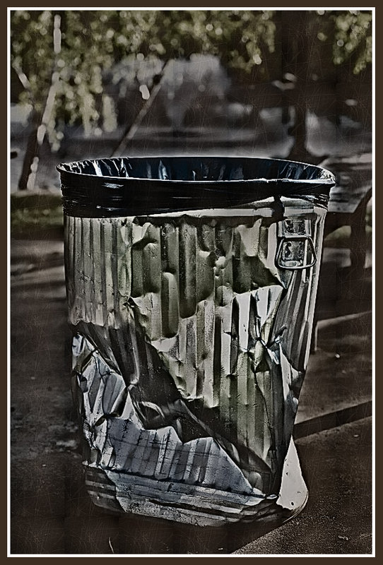 Garbage receptacle