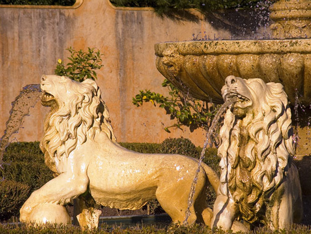 hamilton-gardens--lions-.jpg