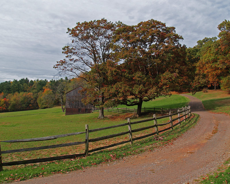 Autumn Barn and Fence1to125.jpg