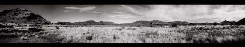 uitsig_4b grys & wit smaller.jpg
