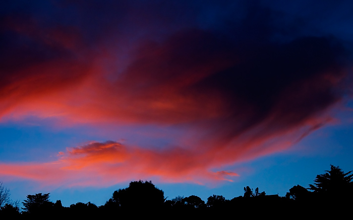 red clouds in auckland