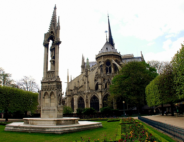 Notre Dame courtyard