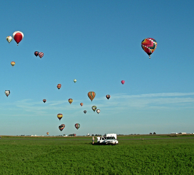 Lift Off -- Ballons Take Flight