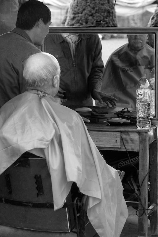 Al fresco barber