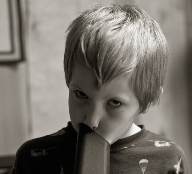 6yr old + shopvac = very serious portrait