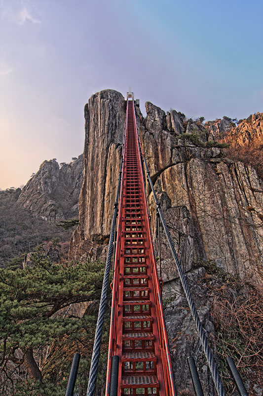 Wukong HDR Daedunsan Vertical Bridge.jpg