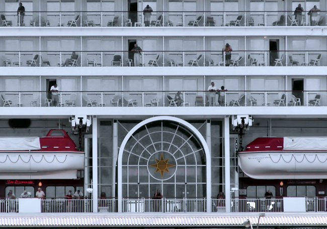 portofcallwaitP2030106.jpg