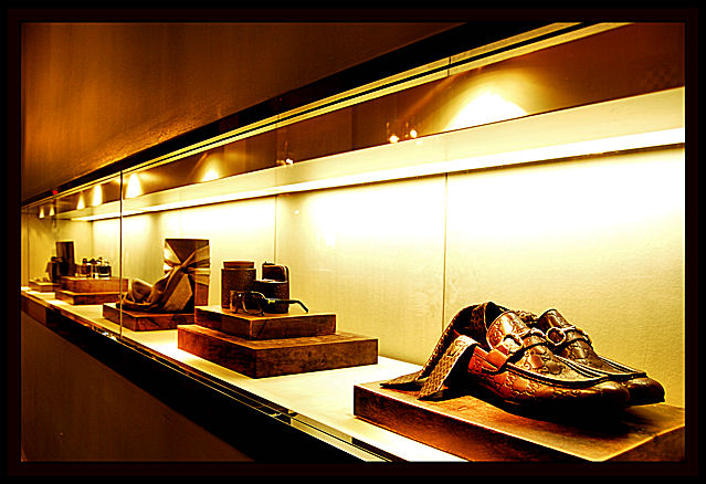 DSC_0162 POV WINDOW SHOPPING.jpg