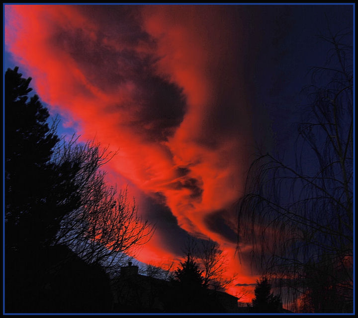 DSC_0008 ONE SCARY CLOUD.jpg