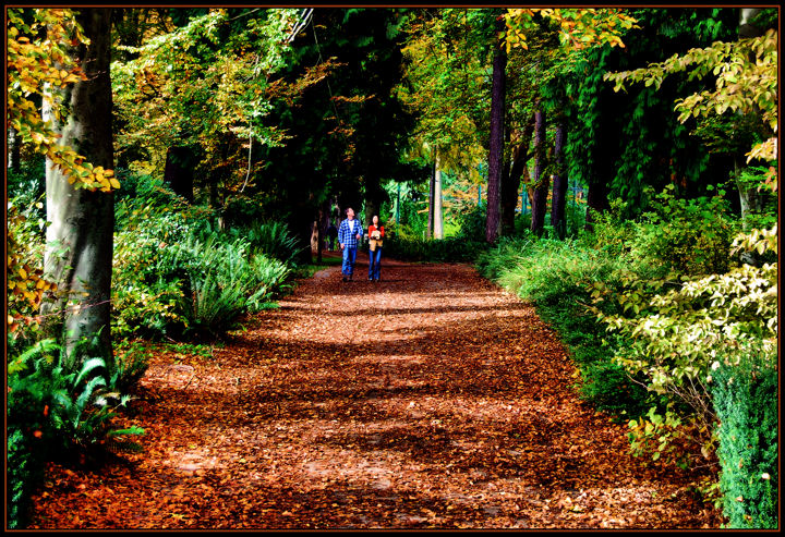 STROLLING
