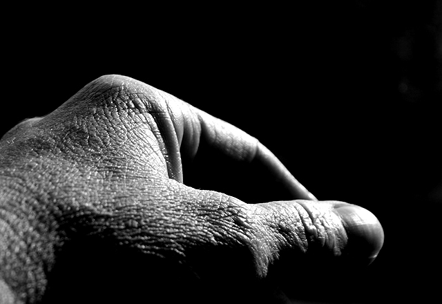 B&W_hand_9469.jpg