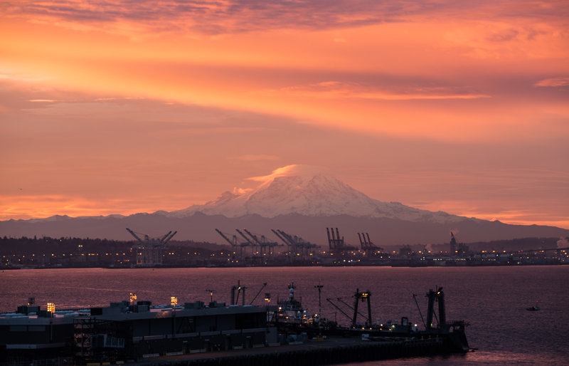 Out and About in Seattle Week 47 - Lenticular Cloud