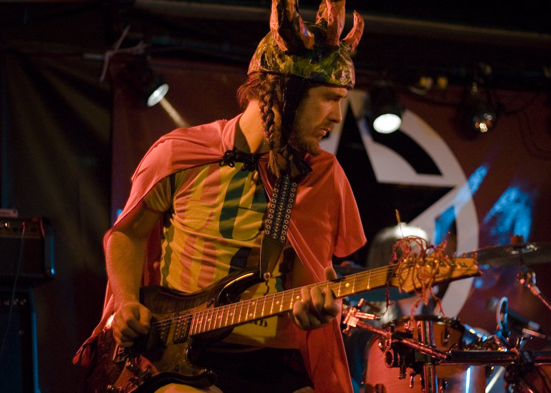 Ploz's guitarist