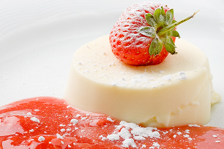 Food 06 - Panna cotta with strawberry