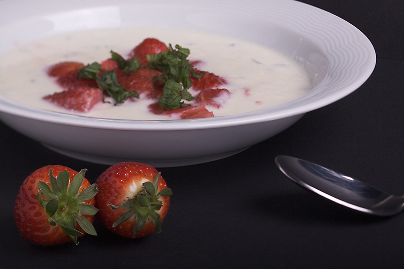 Food 14 - Strawberries with cottage cheese