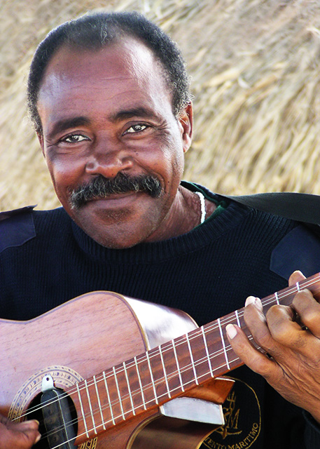 Cuba: Guitar Player