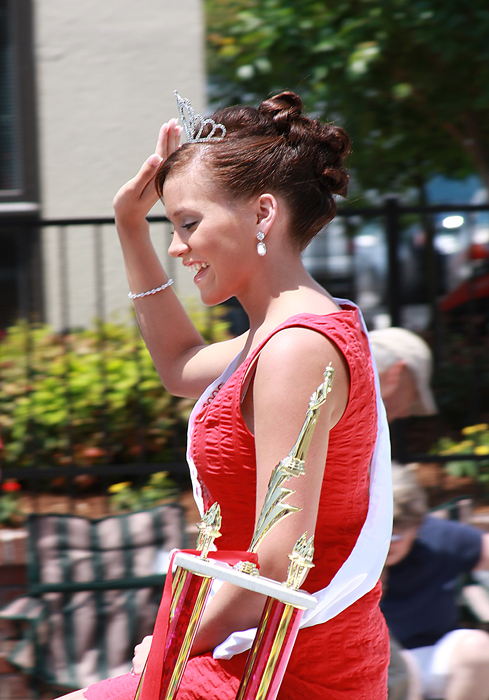 Strawberry-Pageant-winner.jpg