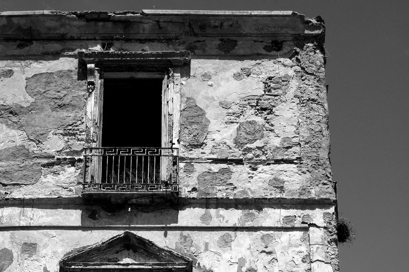 Tropea, buildings, 2376 B+W closeup.jpg