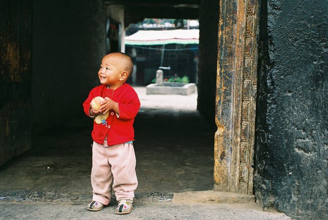 Child and fruit