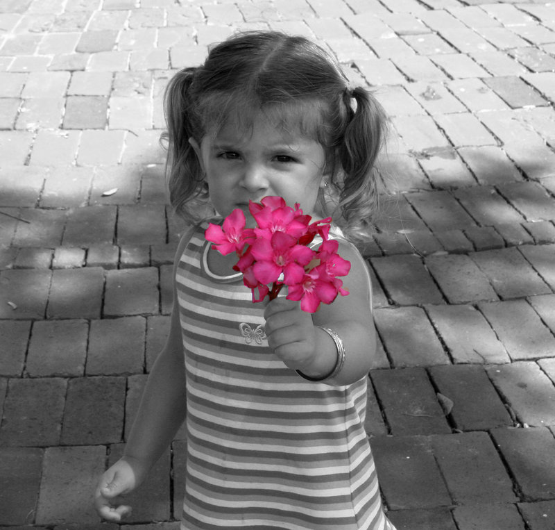 Jaelyn holding flowers_edited-1.jpg