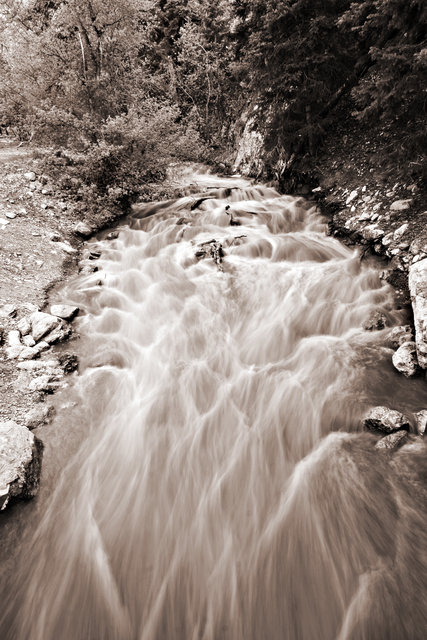 freely flows